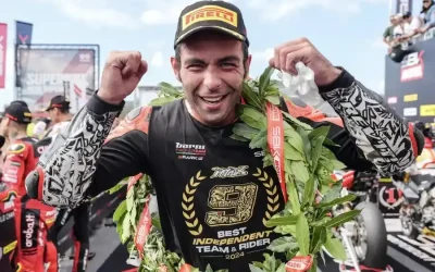 Il pilota Danilo Petrucci operato alla mano: il Prof. Rossello guida l’intervento con successo